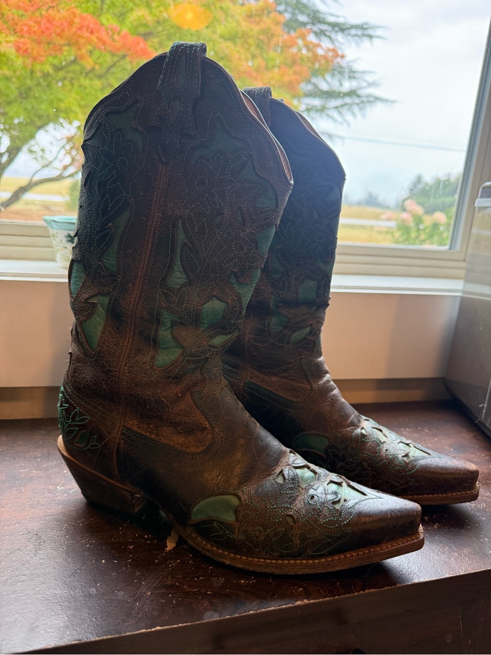 Twisted X Turquoise Inlay Brown Leather Heeled Cowboy Boots. Size 10